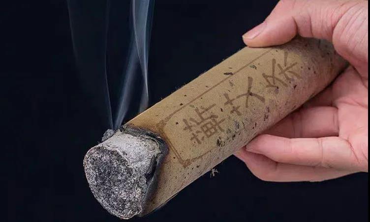 學(xué)會(huì )這5種艾灸手法，在家也能做艾灸