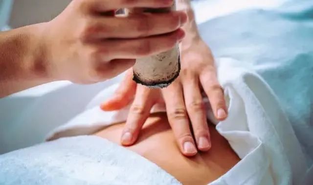 夏天汗味重？艾灸幫你“除臭”，減少尷尬